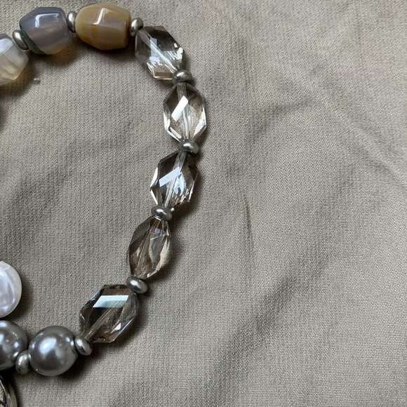 Loft Chunky bracelet faceted clear beads & gray faux pearl stretchy pearl charm - Picture 3 of 4